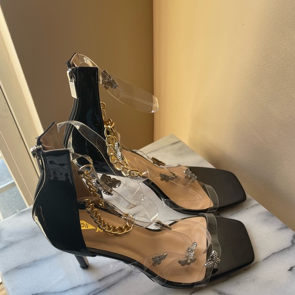 Black & Silver butterfly sandal with gold ankle chain. Stylish & sexy. NWOT - Picture 2 of 14